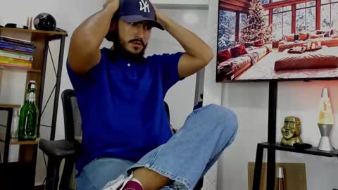 Hey im David that loves to explore and speak their fantasies. Very open talktative and nice. Feel free to chat with me online show from 16, 12, 2024