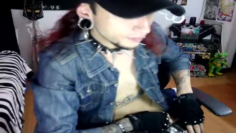 Snapshot of davidroses420 chatting on 5, 1, 2025 online show from 5, 1, 2025