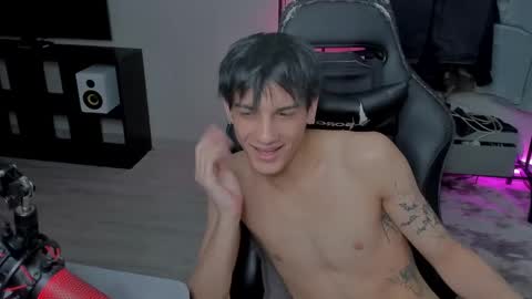 Snapshot of davisross chatting on 6, 3, 2025 davis online show from 6, 3, 2025