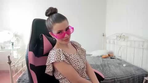 dazdrasmigdasue online show from 9, 3, 2025