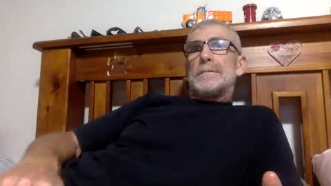 Snapshot of deanofflove2210 chatting on 4, 1, 2025 deanofflove2210 online show from 4, 1, 2025