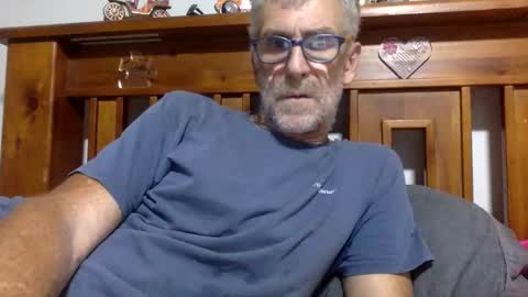 Snapshot of deanofflove2210 chatting on 8, 2, 2025 deanofflove2210 online show from 8, 2, 2025
