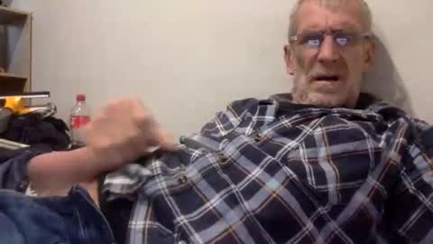 deanofflove221000 online show from 2, 4, 2026