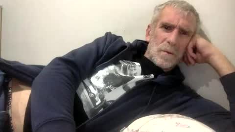 deanofflove221000 online show from 22, 4, 2026