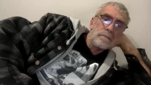 deanofflove221000 online show from 23, 4, 2026