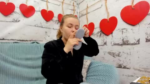Snapshot of dear_hollyy chatting on 19, 5, 2026 Holly online show from 19, 5, 2026