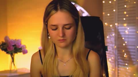 Snapshot of deboralarson chatting on 13, 10, 2025 Debora online show from 13, 10, 2025