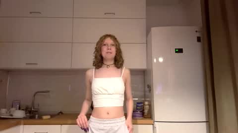 Snapshot of deboramcdonnall chatting on 15, 12, 2025 Hello My name is Sarah im new model here and little but shy. online show from 15, 12, 2025