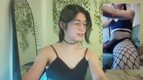 deciduousdoll online show from 8, 11, 2025