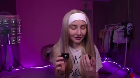 Snapshot of dee_liciouss chatting on 25, 11, 2025 Kayla online show from 25, 11, 2025