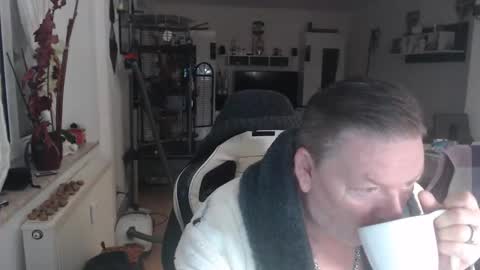 Snapshot of deinprinz2312 chatting on 18, 11, 2025 deinprinz2312 online show from 18, 11, 2025