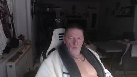 Snapshot of deinprinz2312 chatting on 20, 11, 2025 deinprinz2312 online show from 20, 11, 2025