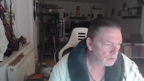 Snapshot of deinprinz2312 chatting on 24, 11, 2025 deinprinz2312 online show from 24, 11, 2025