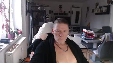 Snapshot of deinprinz2312 chatting on 3, 12, 2025 deinprinz2312 online show from 3, 12, 2025