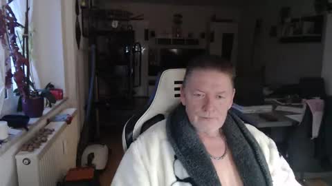 Snapshot of deinprinz2312 chatting on 5, 12, 2025 deinprinz2312 online show from 5, 12, 2025