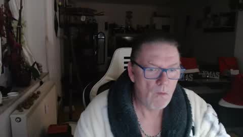 Snapshot of deinprinz2312 chatting on 15, 12, 2025 deinprinz2312 online show from 15, 12, 2025