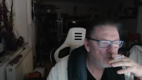 Snapshot of deinprinz2312 chatting on 22, 12, 2025 deinprinz2312 online show from 22, 12, 2025