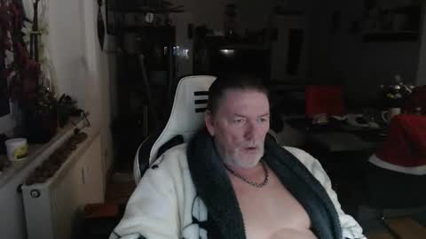 Snapshot of deinprinz2312 chatting on 7, 1, 2026 deinprinz2312 online show from 7, 1, 2026