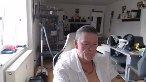 Snapshot of deinprinz2312 chatting on 2, 6, 2026 deinprinz2312 online show from 2, 6, 2026