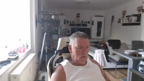 Snapshot of deinprinz2312 chatting on 15, 7, 2026 deinprinz2312 online show from 15, 7, 2026