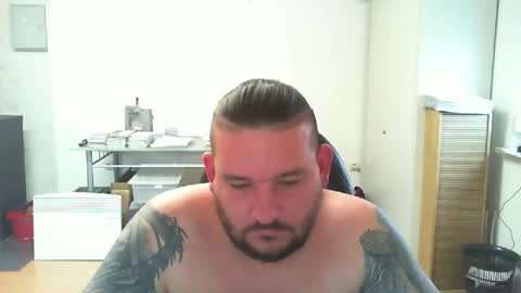 Snapshot of deinspielzeug87 chatting on 6, 11, 2025 deinspielzeug87 online show from 6, 11, 2025