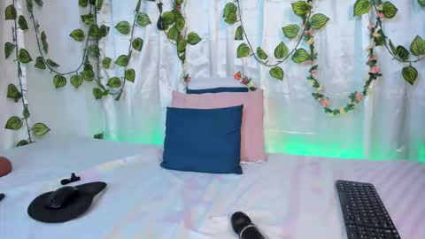 Delilah  online show from 24, 11, 2025