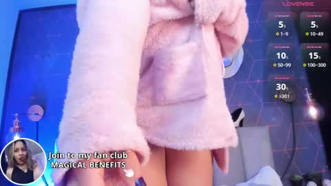 Snapshot of delilah_fix chatting on 6, 1, 2025 della online show from 6, 1, 2025