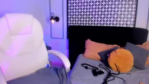 Snapshot of delilah_fix chatting on 13, 2, 2025 della online show from 13, 2, 2025