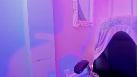 Snapshot of delilah_fix chatting on 4, 3, 2025 della online show from 4, 3, 2025