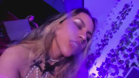 Snapshot of delilah_fix chatting on 26, 9, 2025 della online show from 26, 9, 2025