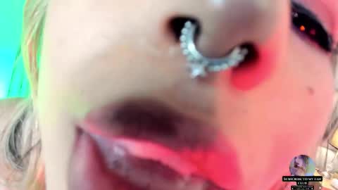 Snapshot of delilah_fix chatting on 15, 10, 2025 della online show from 15, 10, 2025