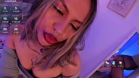 Snapshot of delilah_fix chatting on 23, 10, 2025 della online show from 23, 10, 2025