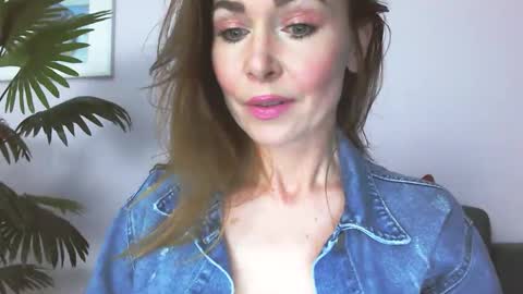 Snapshot of delilah_sweet chatting on 25, 5, 2026 delilah_sweet online show from 25, 5, 2026