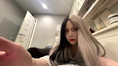 Snapshot of delilahdyl chatting on 19, 11, 2025 Mila online show from 19, 11, 2025