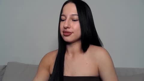 delly_love online show from 8, 9, 2025