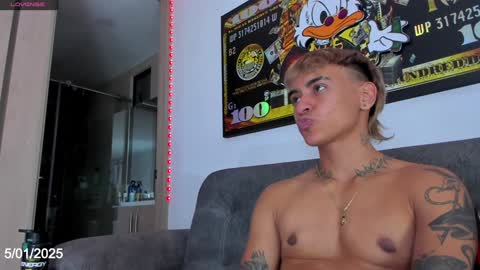 Snapshot of demonaelxx chatting on 5, 1, 2025 Onlyfans ftmdemonsexxx online show from 5, 1, 2025