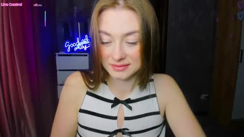 Snapshot of demure_soul chatting on 26, 9, 2025 Sophie online show from 26, 9, 2025