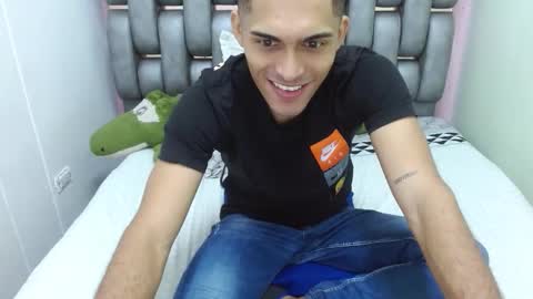 Snapshot of derek_storm_ chatting on 25, 10, 2025 D E R E K online show from 25, 10, 2025