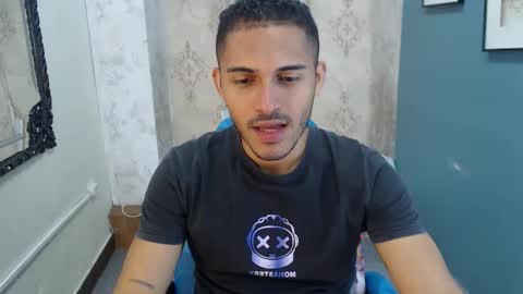 Snapshot of derek_storm_ chatting on 4, 12, 2025 D E R E K online show from 4, 12, 2025