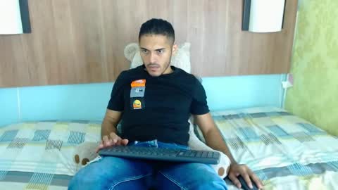 Snapshot of derek_storm_ chatting on 5, 12, 2025 D E R E K online show from 5, 12, 2025