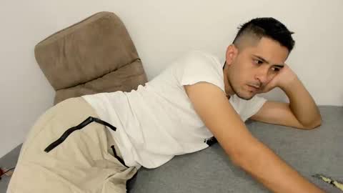 Snapshot of derek_vall chatting on 5, 3, 2025 derek_vall online show from 5, 3, 2025