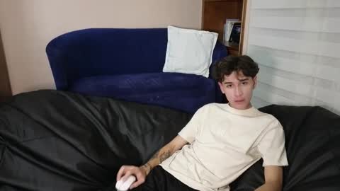 Snapshot of derekswan chatting on 11, 11, 2025 Derek online show from 11, 11, 2025