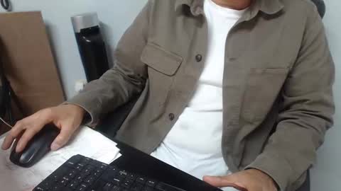 Snapshot of derrik_ chatting on 3, 1, 2025 online show from 3, 1, 2025