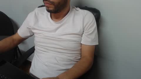 Snapshot of derrik_ chatting on 2, 3, 2025 online show from 2, 3, 2025