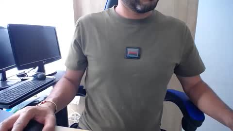 Snapshot of derrik_ chatting on 19, 5, 2026 online show from 19, 5, 2026