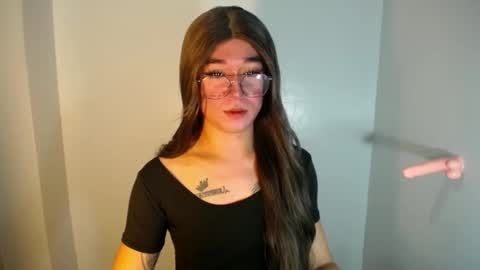 Snapshot of desirable_lorinexx chatting on 23, 12, 2024 LORINE online show from 23, 12, 2024