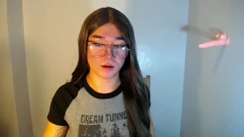 Snapshot of desirable_lorinexx chatting on 1, 1, 2025 LORINE online show from 1, 1, 2025