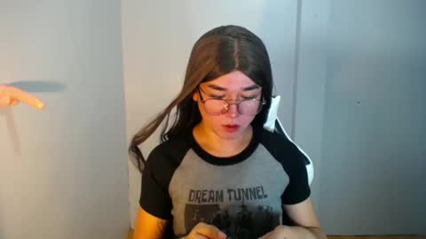 Snapshot of desirable_lorinexx chatting on 4, 1, 2025 LORINE online show from 4, 1, 2025