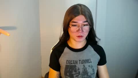 Snapshot of desirable_lorinexx chatting on 4, 1, 2025 LORINE online show from 4, 1, 2025