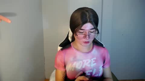 Snapshot of desirable_lorinexx chatting on 6, 1, 2025 LORINE online show from 6, 1, 2025